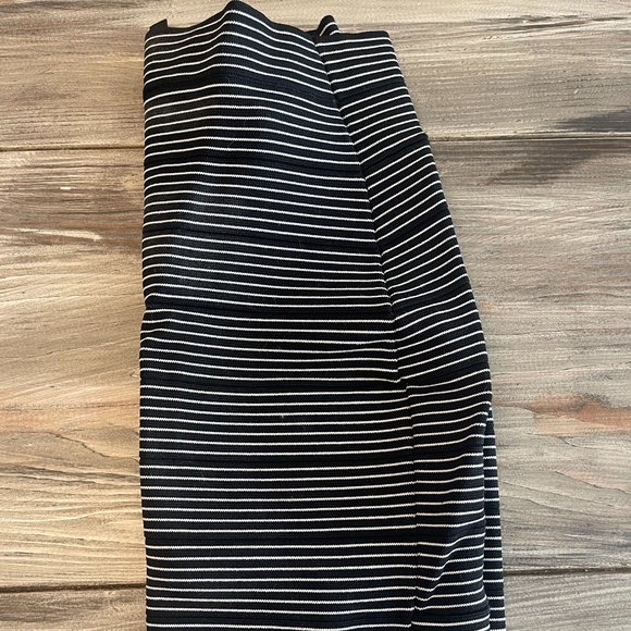 BCBGMaxAzria Alisa Black White Bandage Skirt Mini Striped XS High Rise - Picture 4 of 4